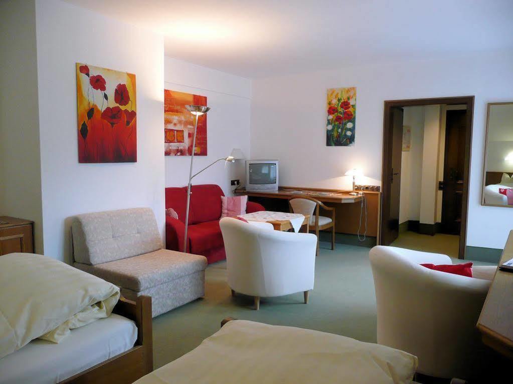 Landhotel Untere Kapfenhardter Muehle Unterreichenbach Esterno foto